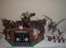   Lego Vikings (Fortareata Viking , Cetate) - Viking Fortress against the Fafnir Dragon 7019 