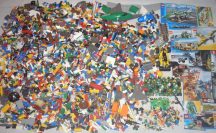   Lego vrac mixt 8 kg, cu peste 60 buc minifigurine, cu catalog si cu multe accesorii