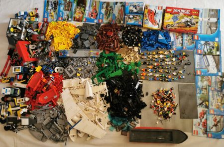 Pachet Lego vrac mixt 10,5 kg contine peste 45 buc mini figurine, placi de bord, catalog City Creator, Ninjago etc