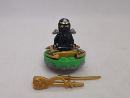 Lego Ninjago Figurina - Cole ZX pörgentyűvel (njo039)