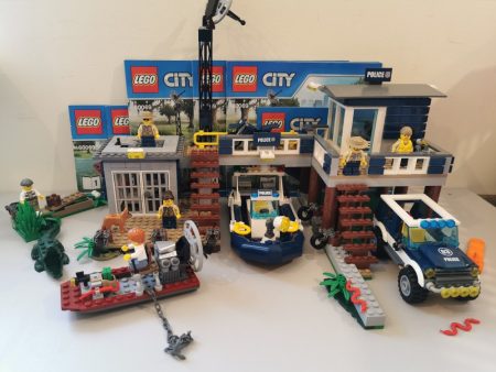 LEGO City - Departamentul de politie de mlastina (60069) cu catalogl