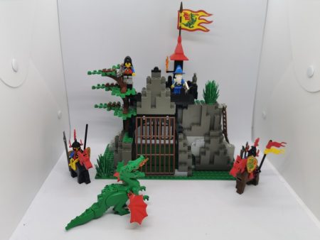 Lego Castle - Dark Dragon's Den 6076 (1 steag lipsa)