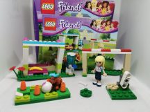   Lego Friends - Stephanie la antrenament de fotbal 41011 (cutie+catalog)